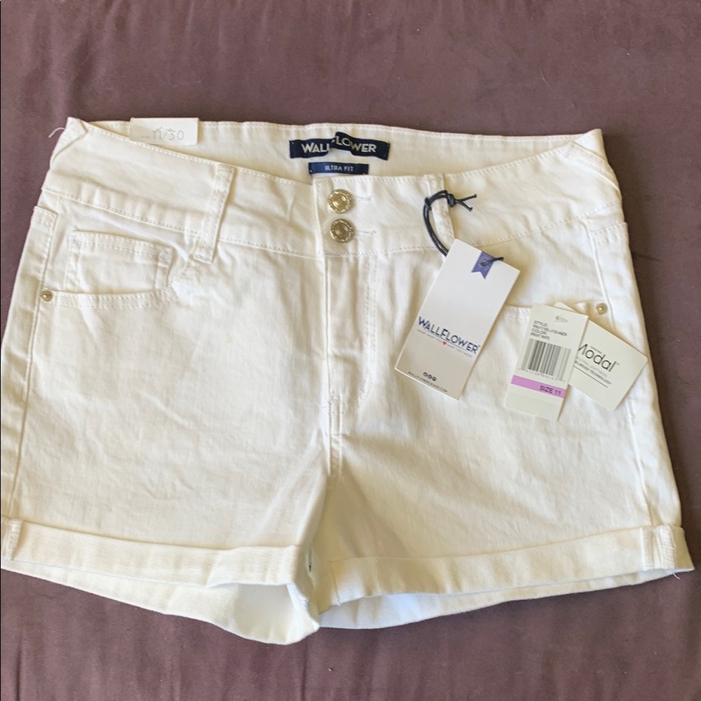 Wallflower Juniors White Shorts 11